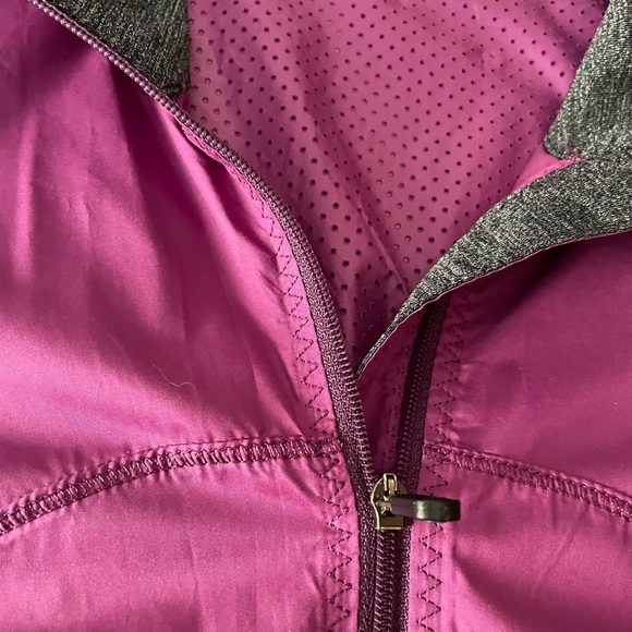 Featherweight Hybrid Jacket Dew Berry Black - Picture 4 of 10